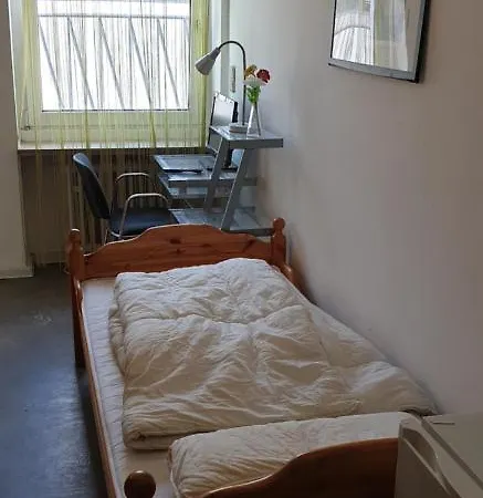 Ξενοδοχείο με διαμερίσματα Pitstop & Boardinghouse *